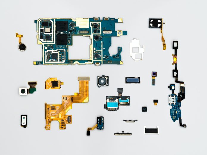 Things to Look for While Finding a Mobile Phone Repair Expert