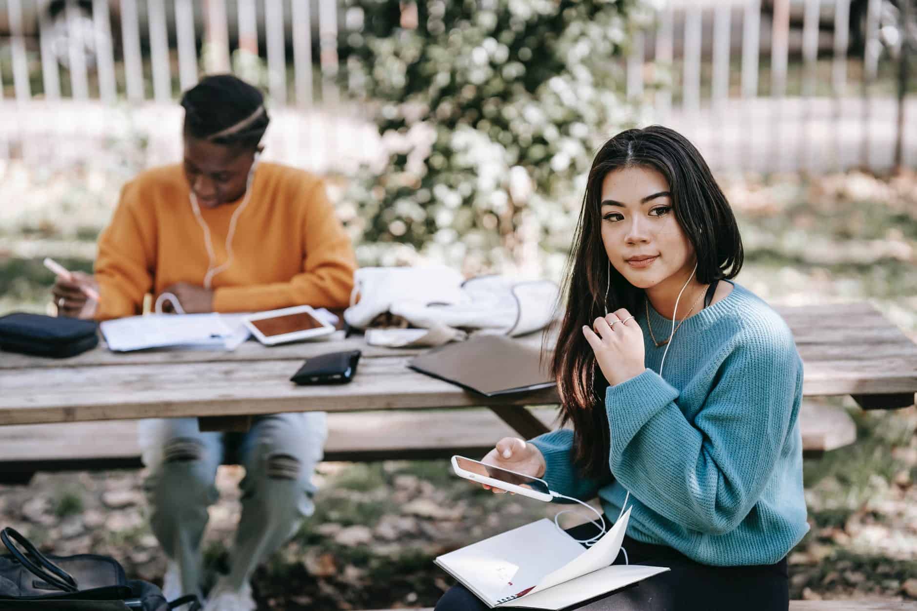 Top Phone Plans For College Students In 2021