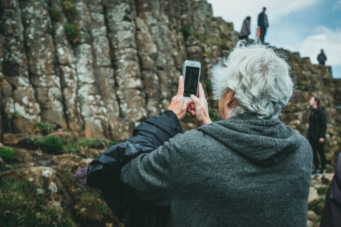 How to Make a Smartphone Senior Friendly? The Step-by-Step Guide