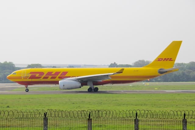 How to Estimate Shipping Costs With a DHL Calculator