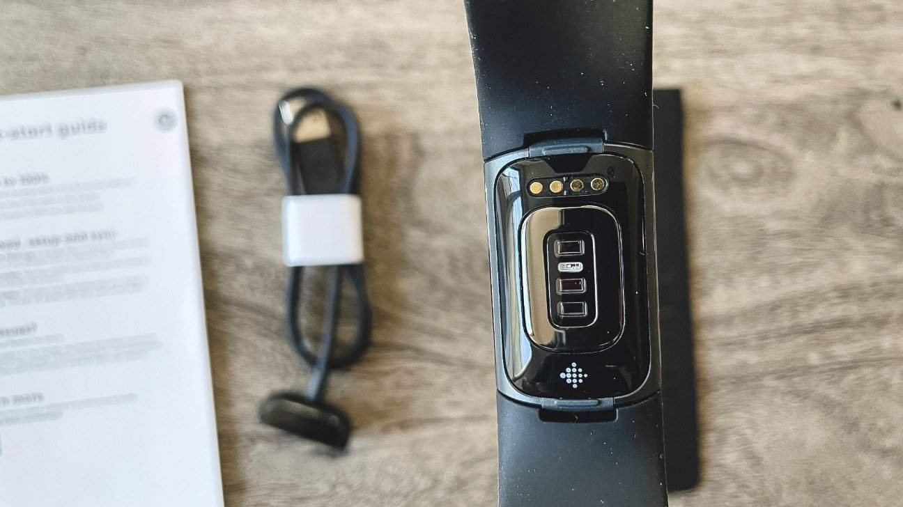 Fitbit Charge 5 Battery Drain Issue Continues To Haunt Users With No ETA In Sight