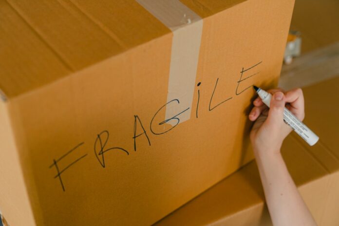 How to Pack Fragile Items for a Long Distance Move