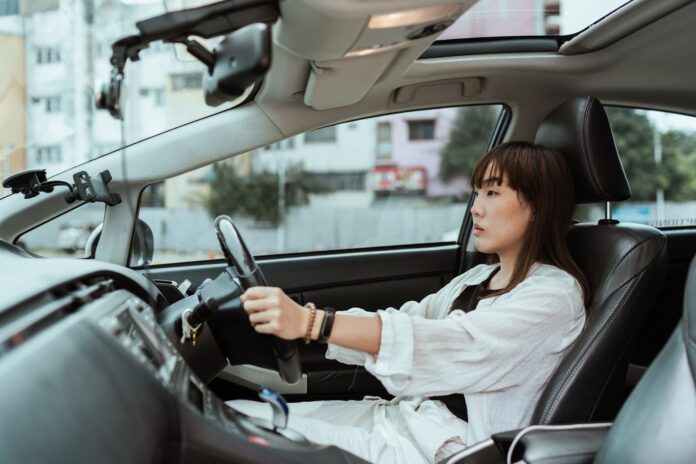 Lady Drivers, No More Distractions! These Cell Phone Mounts Will Keep You Safe