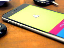 Snapchat's camera and layout on iPhone 15 Pro and iPhone 15 Pro Max broken