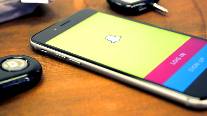 Snapchat's camera and layout on iPhone 15 Pro and iPhone 15 Pro Max broken