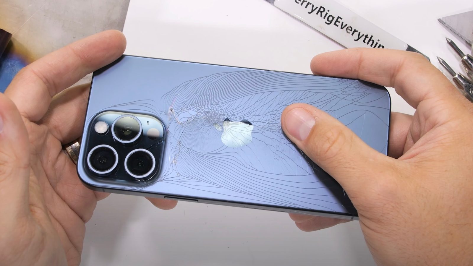 iphone 15 camera scratch test