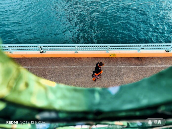 Comparing Sony Mobile Xperia 5 V versus Redmi Note 13 Pro camera performance