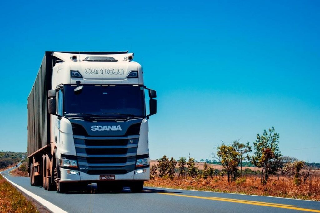 Top Features To Look for When Choosing a Trucking Navigation Solution for Your Company